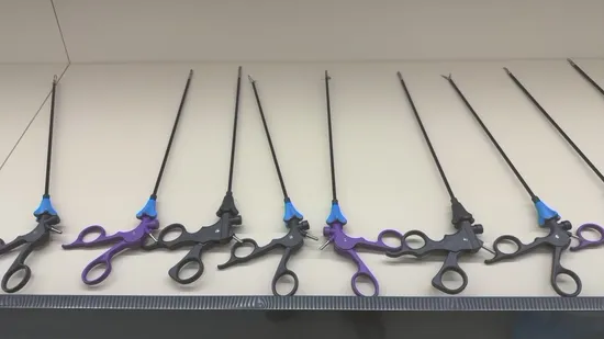 Pinza atraumatica per strumento laparoscopico da 5 mm